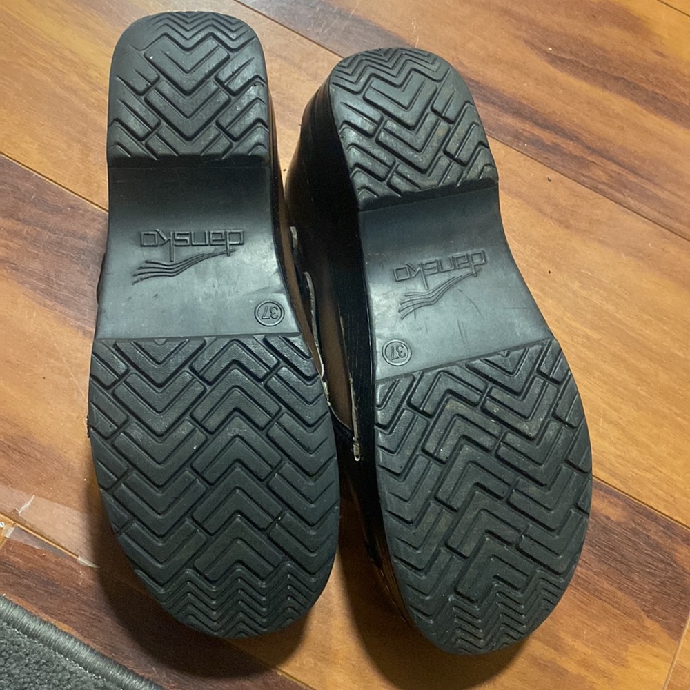 Dansko Size 37 Clog With Strap - image 3
